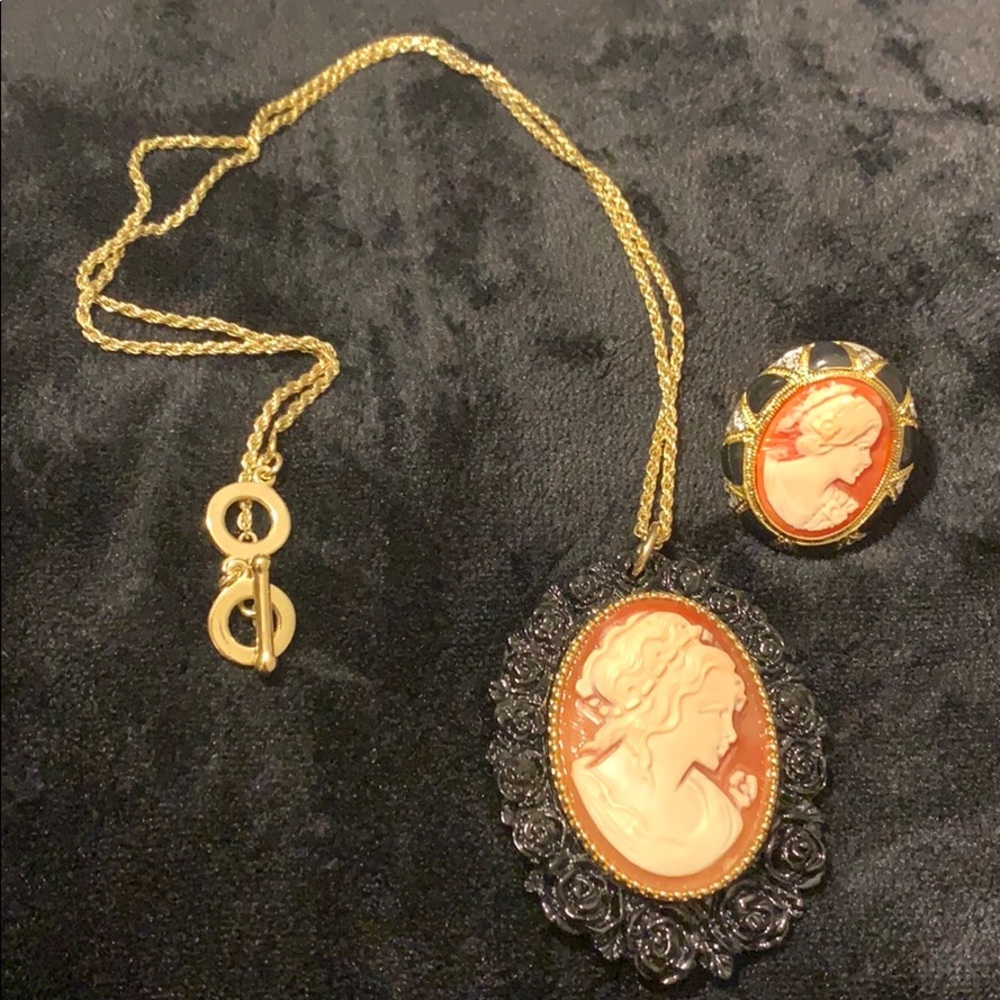 Cameo set